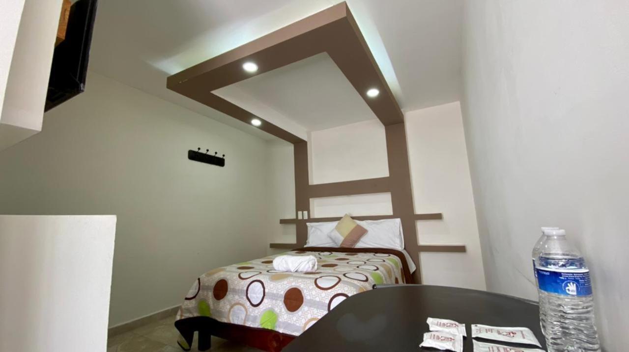Hotel Caudillos Inn Emiliano Zapata  Екстер'єр фото